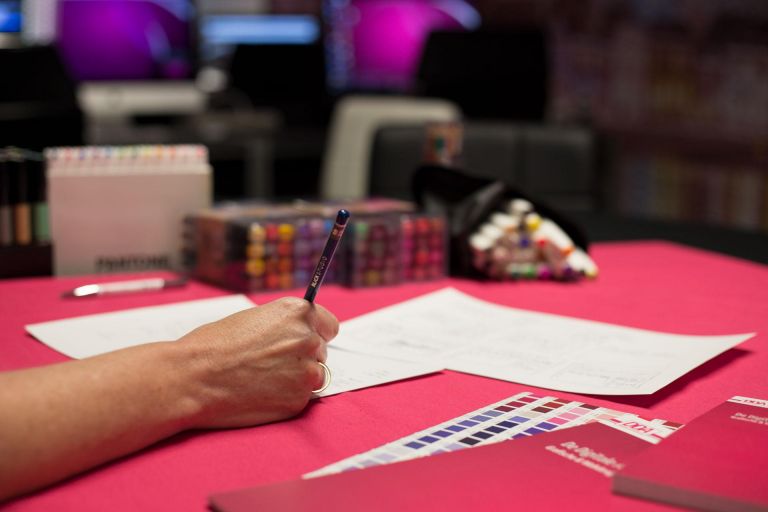 Het maken van een ontwerp bij de opleiding webdesign bij De Digitale Academie in Deventer.